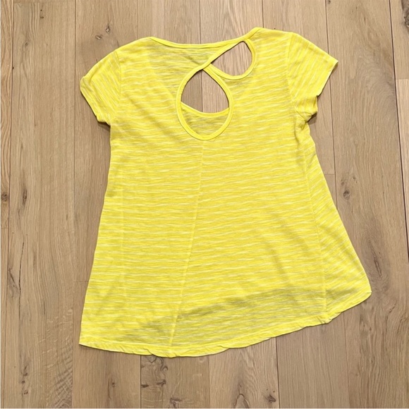 Anthropologie Left of Center Cutout Back Short Sleeve Tee Shirt Top Yellow XS - Picture 7 of 13